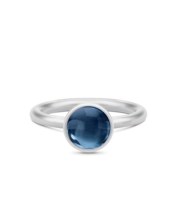 JULIE SANDLAU RING PRIMINI SØLV RHODINERET SAPPHIRE - RI225RHSACR