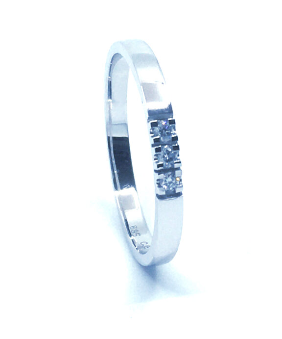 14 KT. ALLIANCE RING HVIDGULD MED BRILLANT 3X0,02 CT. W/SI