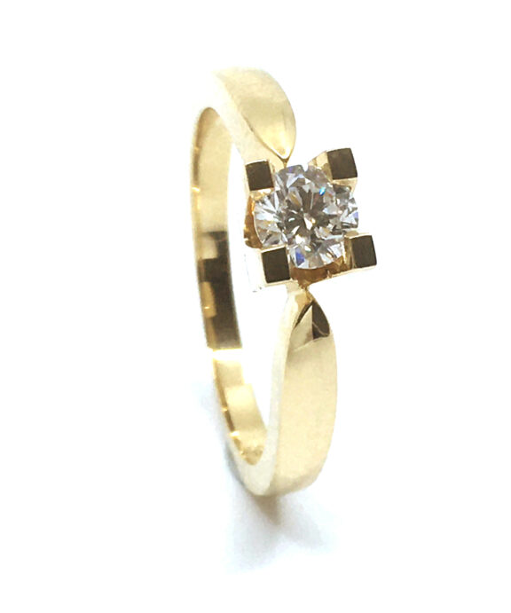 14 KT. GULD EVA RING MED BRILLANT 0,38 CT. W/SI