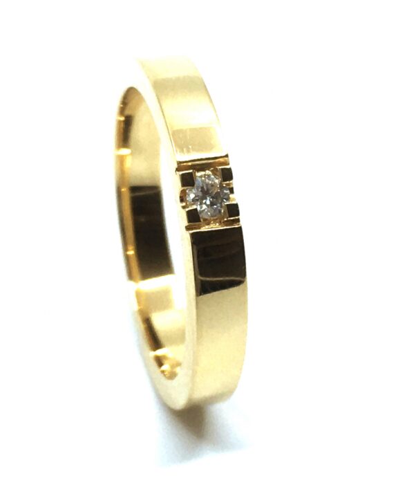 14 KT. ALLIANCE RING GULD MED BRILLANT 1X0,05 CT. W/SI
