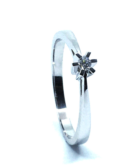 14 KT. HVIDGULD CARLA RING MED BRILLANT 0,05 CT. W/SI
