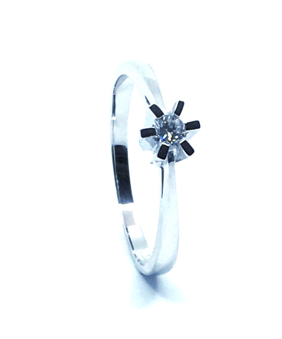 14 KT. HVIDGULD CARLA RING MED BRILLANT 0,10 CT. W/SI