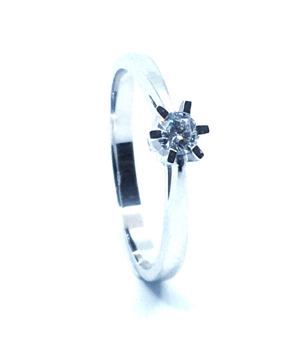 14 KT. HVIDGULD CARLA RING MED BRILLANT 0,15 CT. W/SI