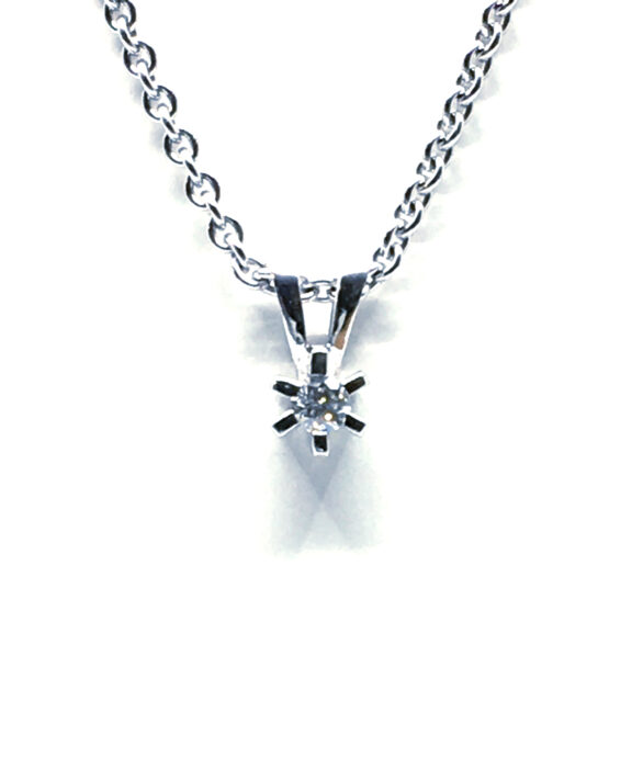 14 KARAT HVIDGULD CARLA VEDHÆNG MED BRILLANT 0,05 CT. W/SI + SØLV KÆDE