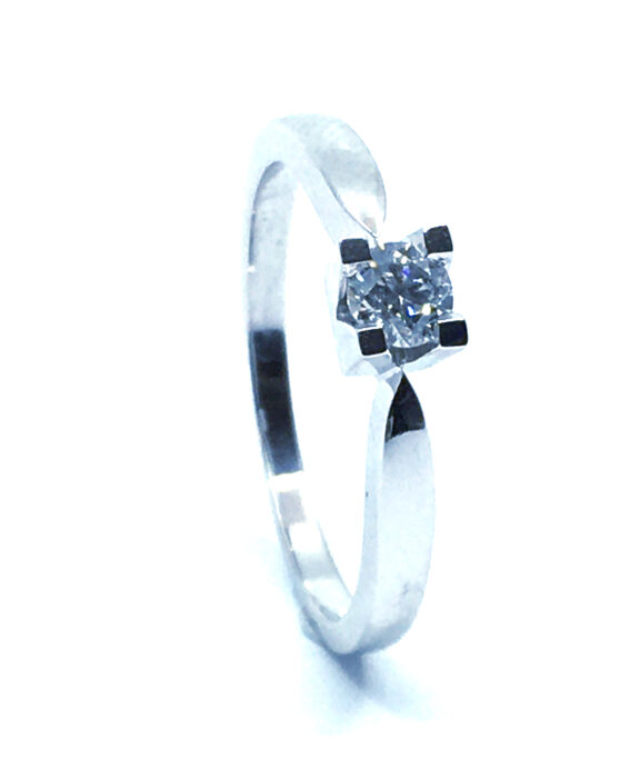 14 KT. HVIDGULD EVA RING MED BRILLANT 0,25 CT. W/SI