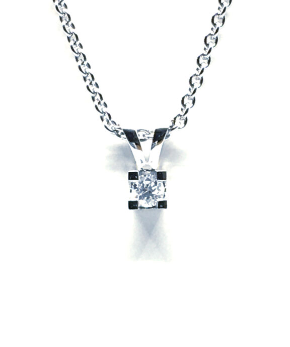 14 KARAT HVIDGULD EVA VEDHÆNG MED BRILLANT 0,10 CT. W/SI + SØLV KÆDE