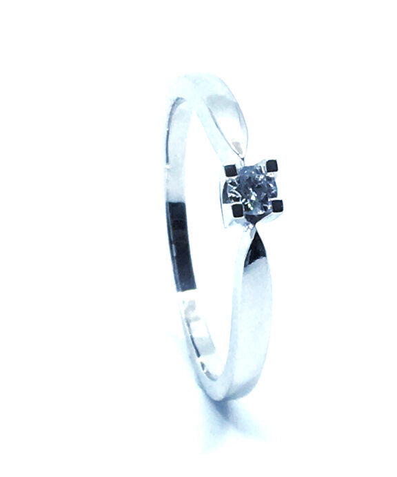 14 KT. HVIDGULD EVA RING MED BRILLANT 0,10 CT. W/SI