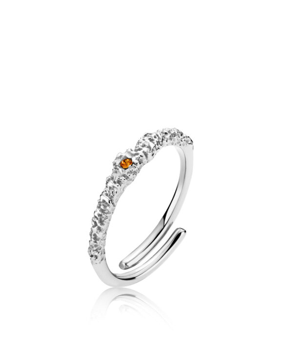 SISTIE SØLV RING HAMRET MED RAV - Z4025SWS