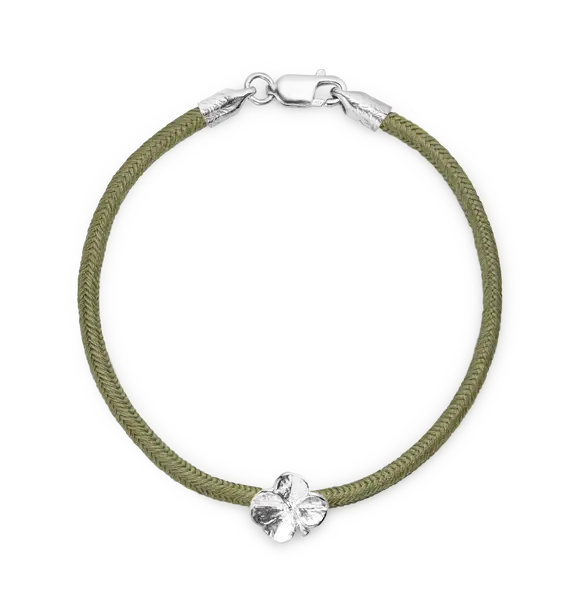 FLORA DANICA ARMBÅND OLIVEN MED SØLV FIRKLØVER - FLC-SILK-OLIVE-18-S