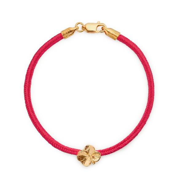 FLORA DANICA ARMBÅND RØDT SILKESNOR FORGYLDT FIRKLØVER - FLC-SILK-RED-18-G