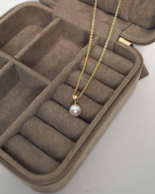 CHRISTOFFERSEN JEWELLERY FERSKVANDSPERLE VEDHÆNG 8 KARAT GULD – 4001528-3 - Image 2