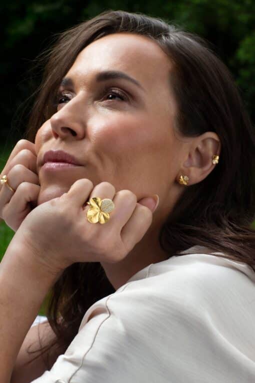 FLORA DANICA STAREMENT RING FIRKLØVER PAVÉ FORGYLDT SØLV - FLC-STRI-G-PAVE - Image 2