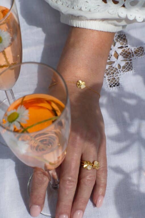 FLORA DANICA FIRKLØVER ARMBÅND PAVÉ FORGYLDT SØLV - FLC-BR-G-PAVE - Image 3
