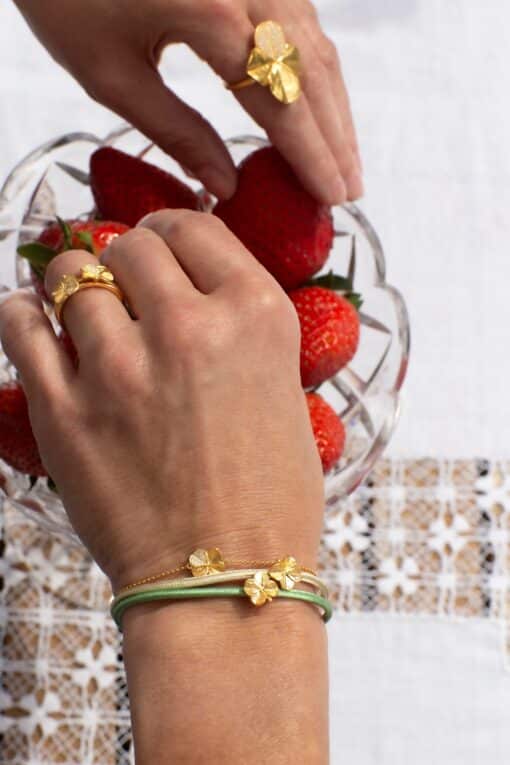 FLORA DANICA FIRKLØVER ARMBÅND PAVÉ FORGYLDT SØLV - FLC-BR-G-PAVE - Image 4