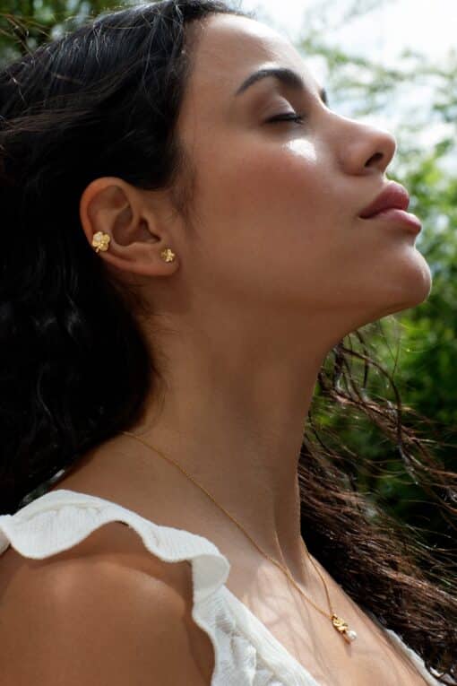 FLORA DANICA FIRKLØVER EARCUFF PAVÉ FORGYLDT SØLV - FLC-EACU-G-PAVE - Image 3
