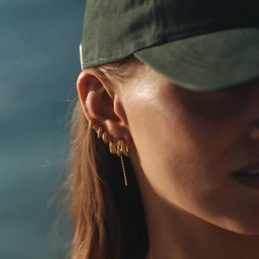 CAMILLE BRINCH HUGGED ESSENTIA STUD EARRINGS I FORGYLDT SØLV - HEE-FG - Billede 3