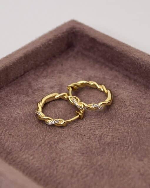 CHRISTOFFERSEN JEWELLERY SNOET KNÆK CREOL 14 KARAT GULD MED BRILLANTER – 3700538 - Billede 4