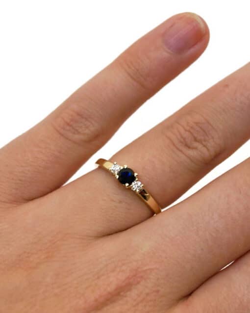 CHRISTOFFERSEN JEWELLERY RING 14 KARAT GULD MED BLÅ SAFIR OG 0,11 CARAT BRILLANTER – 5000490-SA - Billede 3